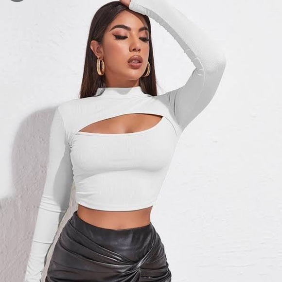 Streetwear Society Tops - ✨Host Pick✨White cutout long sleeve blouse